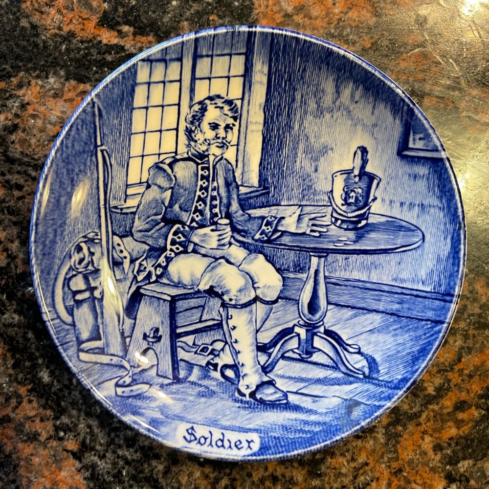 SOLDIER Small collectible plate.  ENOCH Tunstall LTD Wedgwood ENGLAND
